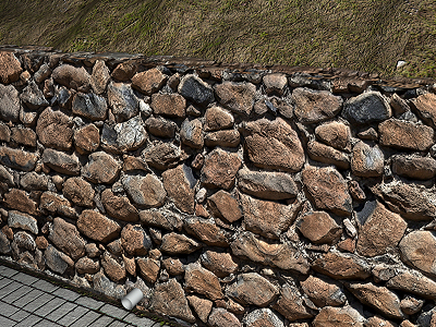Muro De Retenção De Pedra Dura, Belamente Dobrado, Unido Com Argamassa De  Cimento. Pedra Calcária Amarela-amarela-acastanhada. Pos Imagem de Stock -  Imagem de elegante, juntado: 230338633